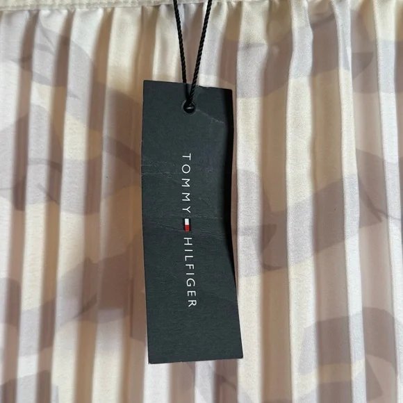 Tommy Hilfiger Adaptive Chiffon Pleated Skirt. Size XS - Picture 5 of 9